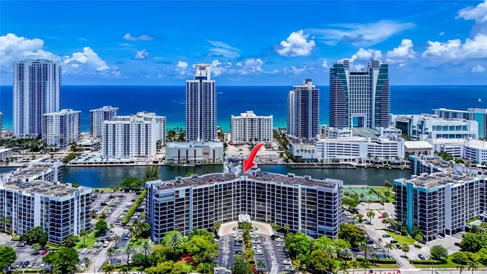 600 SW Parkview Dr #505 Hallandale Beach, FL 33009