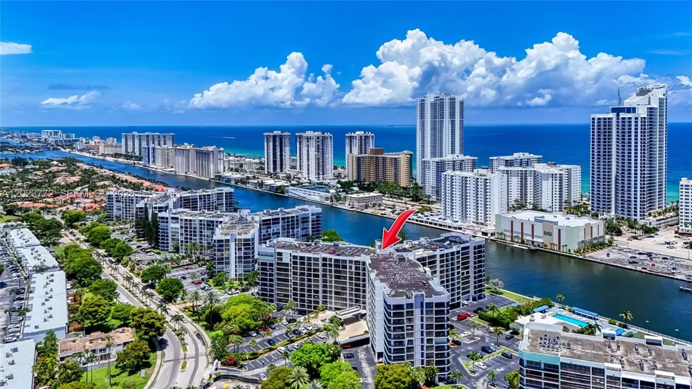 600 SW Parkview Dr #505 Hallandale Beach, FL 33009