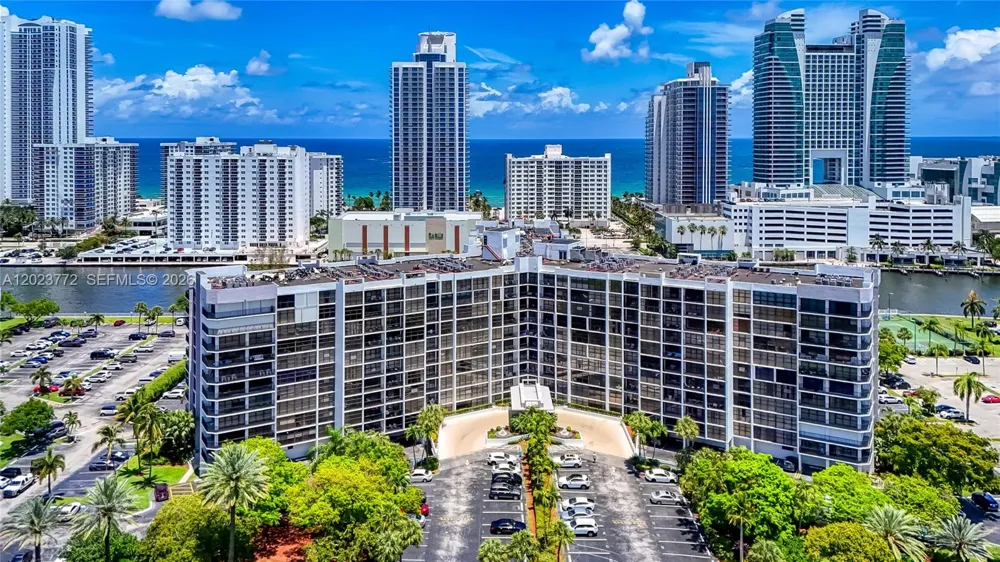 600 SW Parkview Dr #505 Hallandale Beach, FL 33009