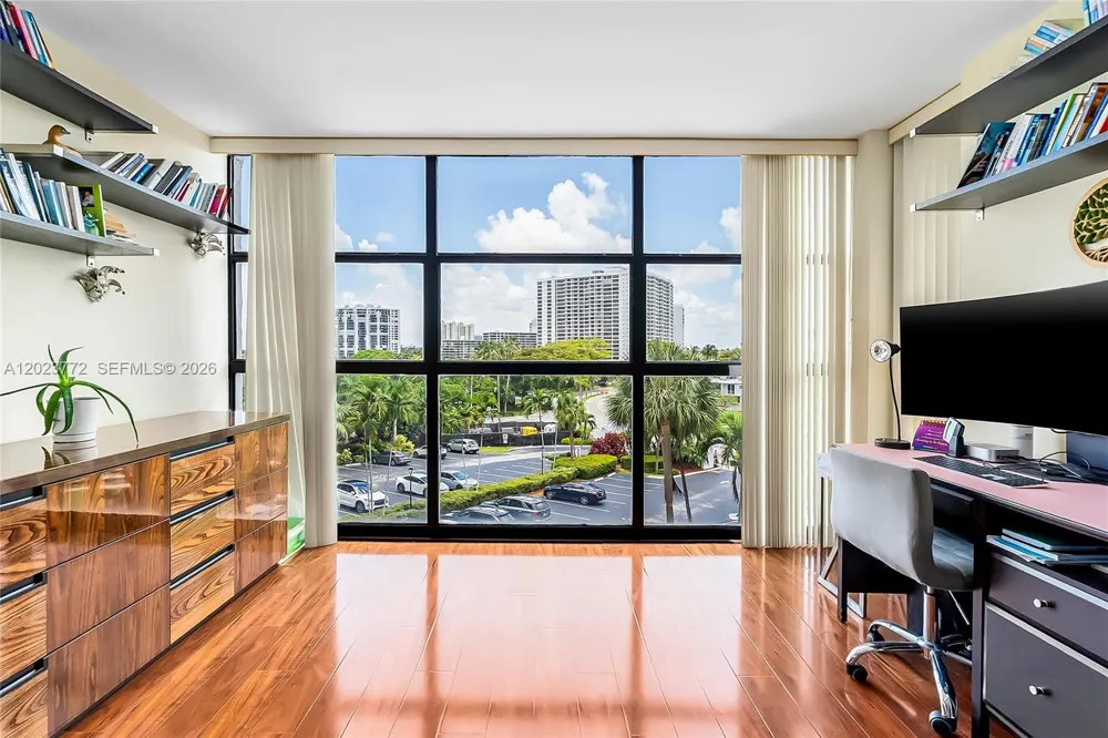 600 SW Parkview Dr #505 Hallandale Beach, FL 33009