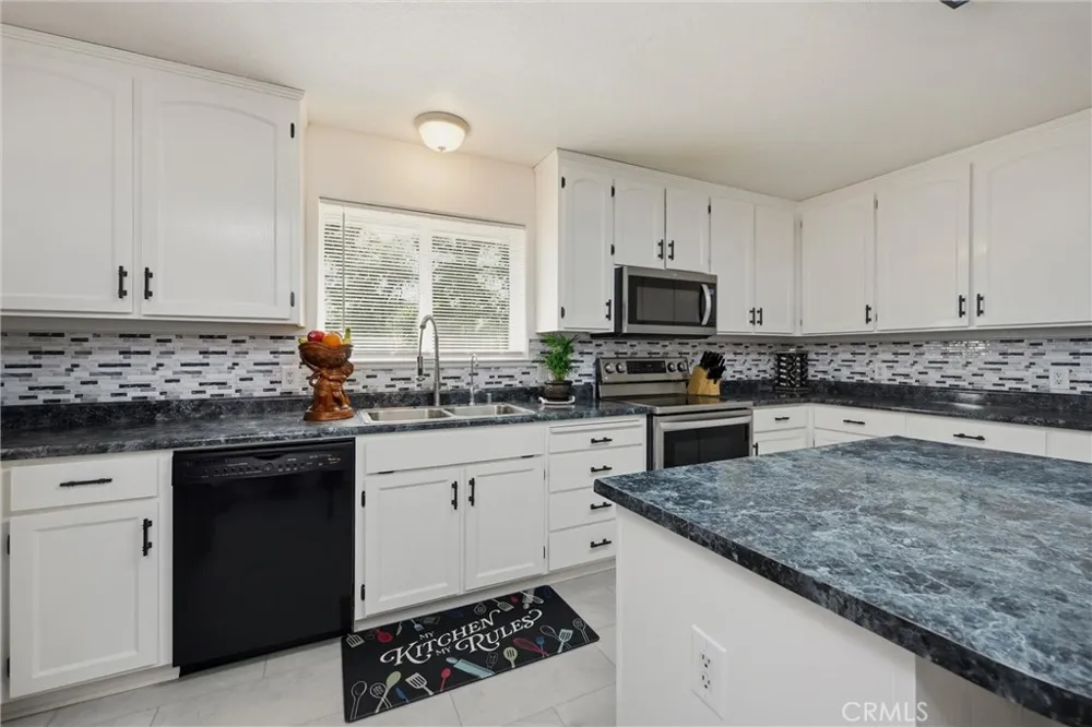 18685 Oak Grove Hidden Valley Lake, CA 95467