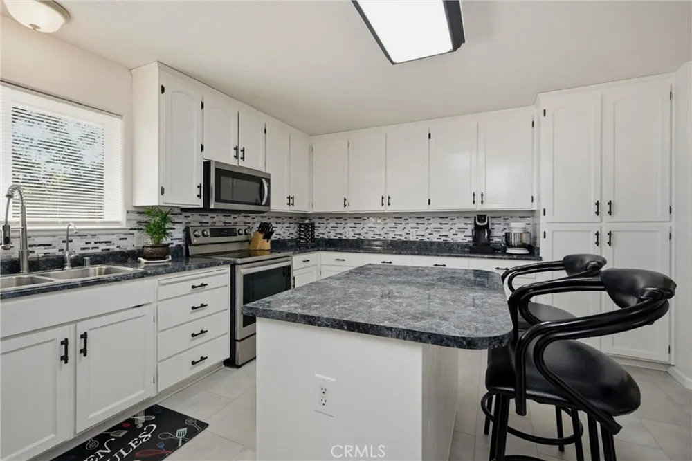 18685 Oak Grove Hidden Valley Lake, CA 95467