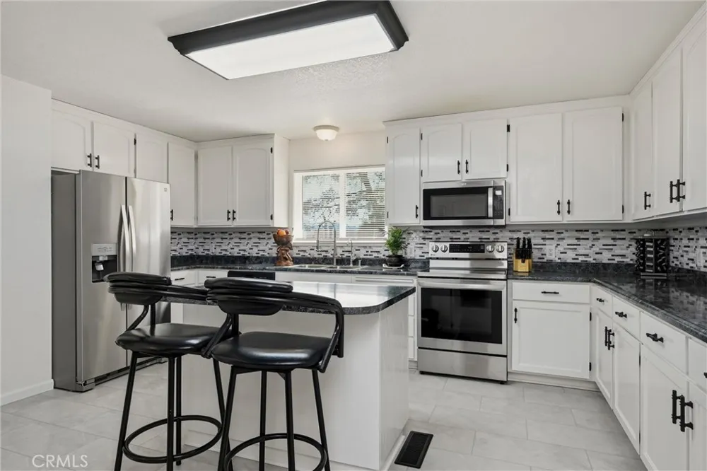 18685 Oak Grove Hidden Valley Lake, CA 95467