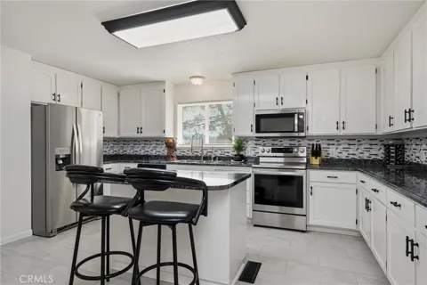 18685 Oak Grove