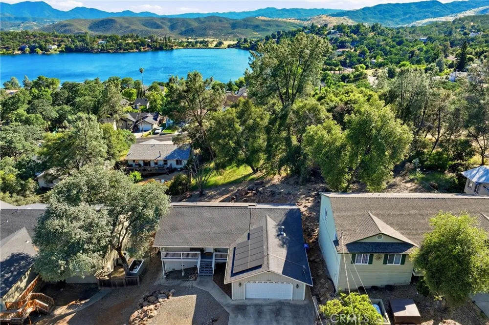 18685 Oak Grove Hidden Valley Lake, CA 95467