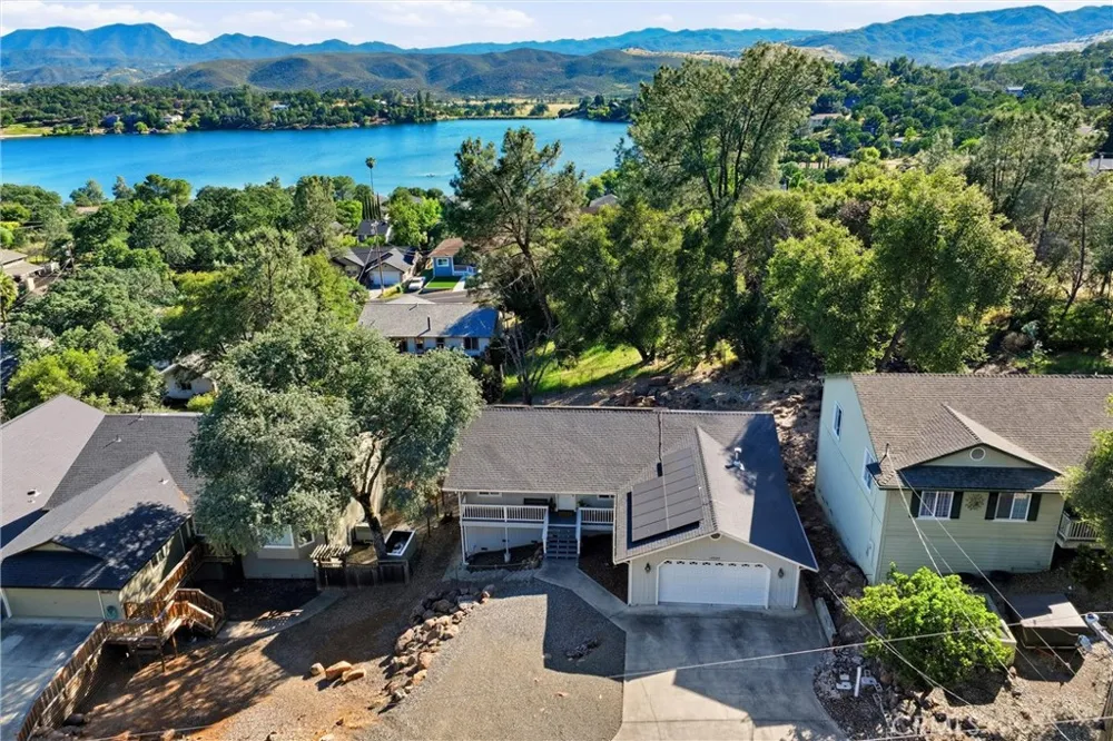 18685 Oak Grove Hidden Valley Lake, CA 95467