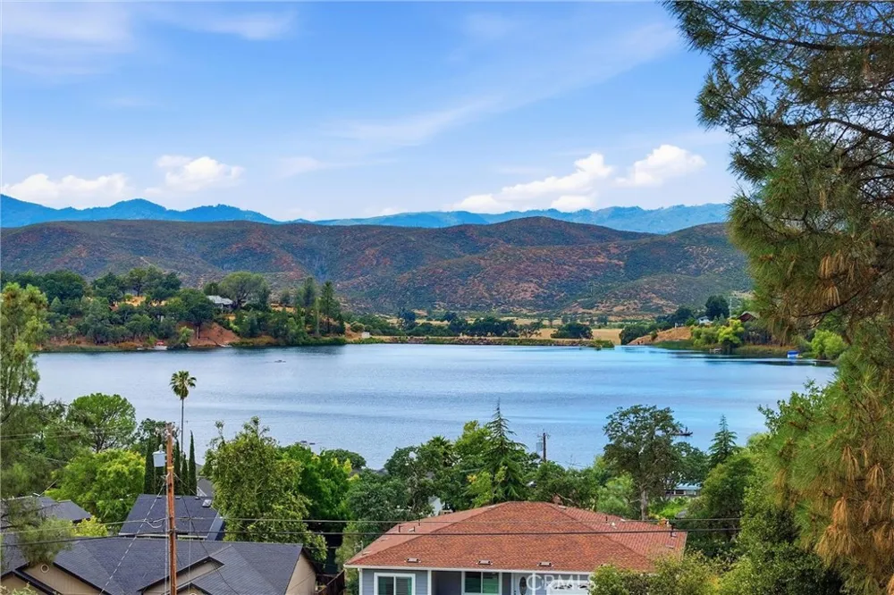 18685 Oak Grove Hidden Valley Lake, CA 95467