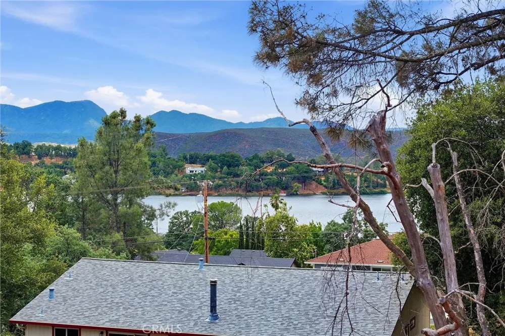 18685 Oak Grove Hidden Valley Lake, CA 95467