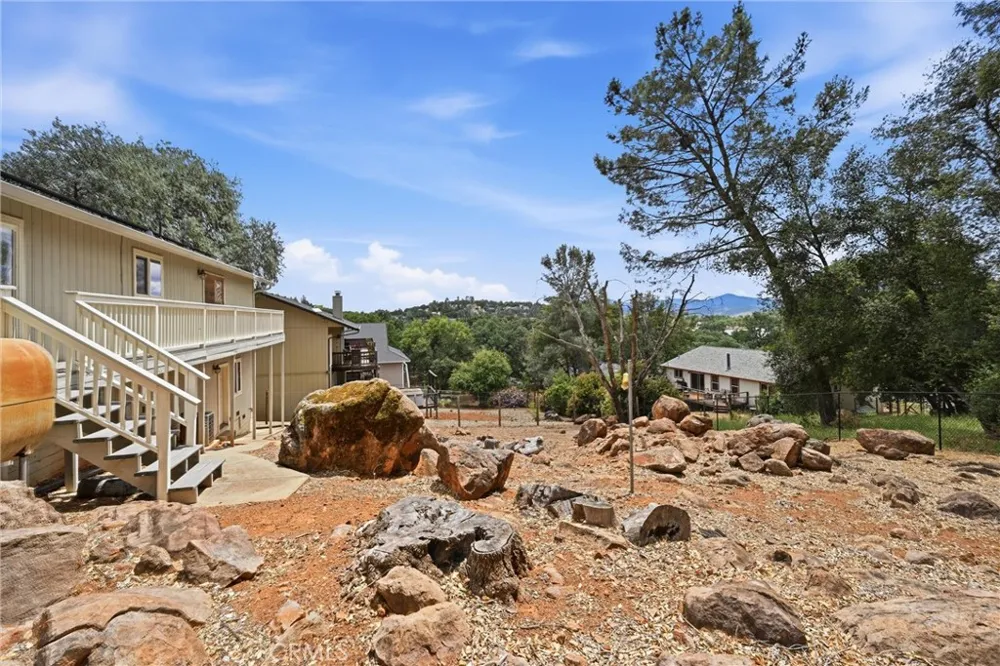 18685 Oak Grove Hidden Valley Lake, CA 95467