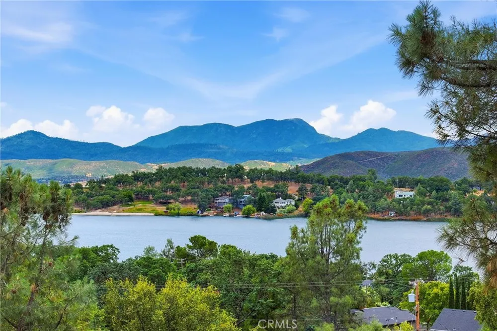18685 Oak Grove Hidden Valley Lake, CA 95467