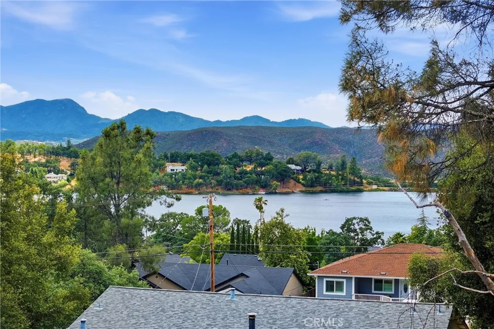 18685 Oak Grove Hidden Valley Lake, CA 95467