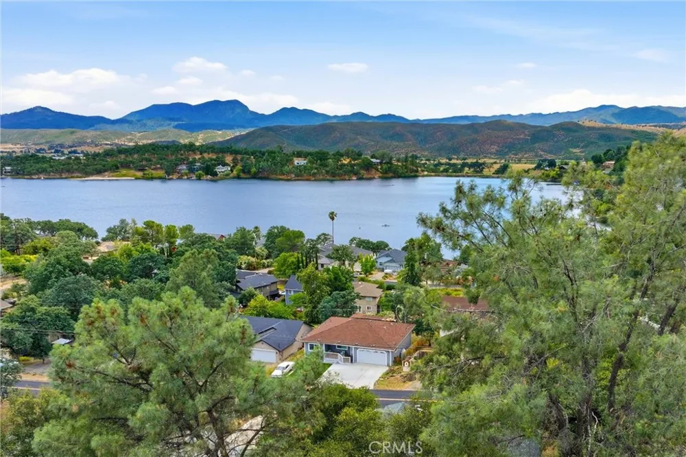 18685 Oak Grove Hidden Valley Lake, CA 95467