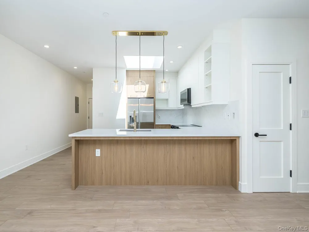24 Lumber Road #3 Roslyn, NY 11576