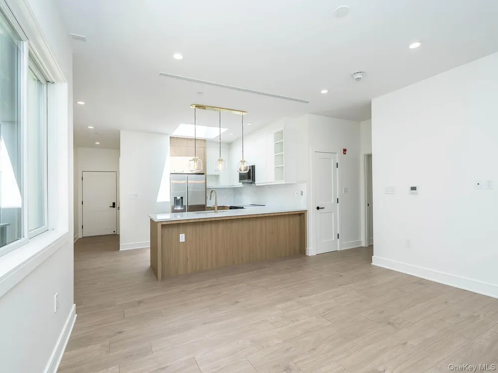 24 Lumber Road #3 Roslyn, NY 11576