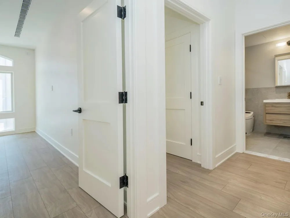 24 Lumber Road #3 Roslyn, NY 11576