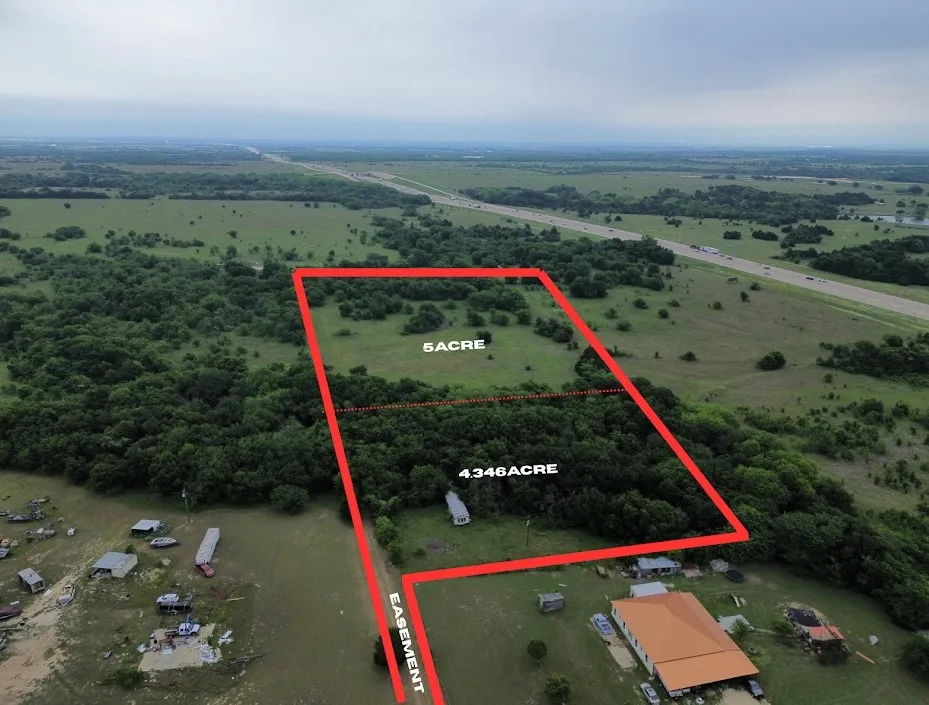 PRIVATE ROAD Milford, TX 76670