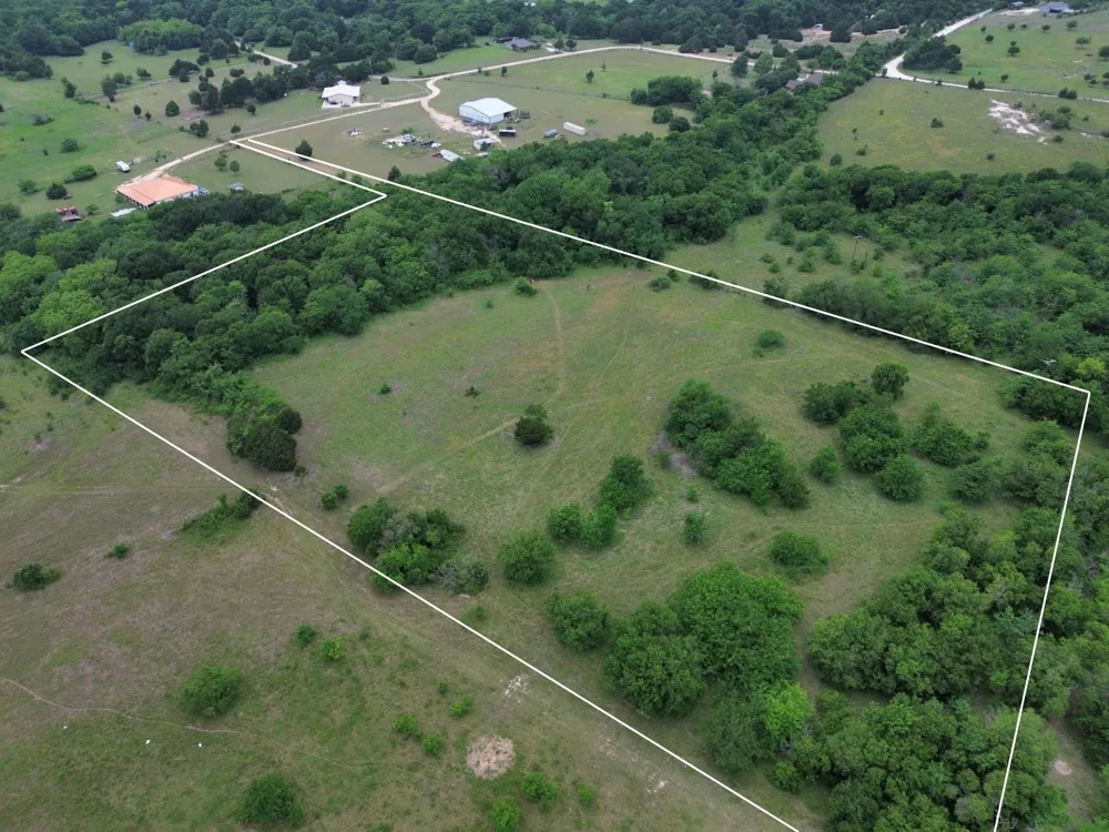 PRIVATE ROAD Milford, TX 76670