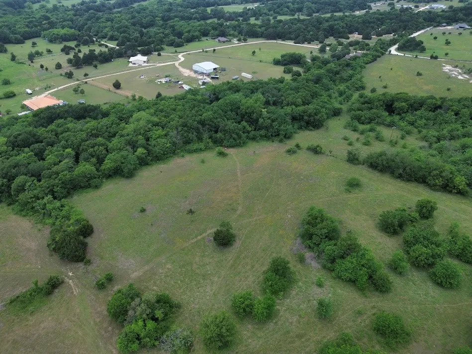 PRIVATE ROAD Milford, TX 76670