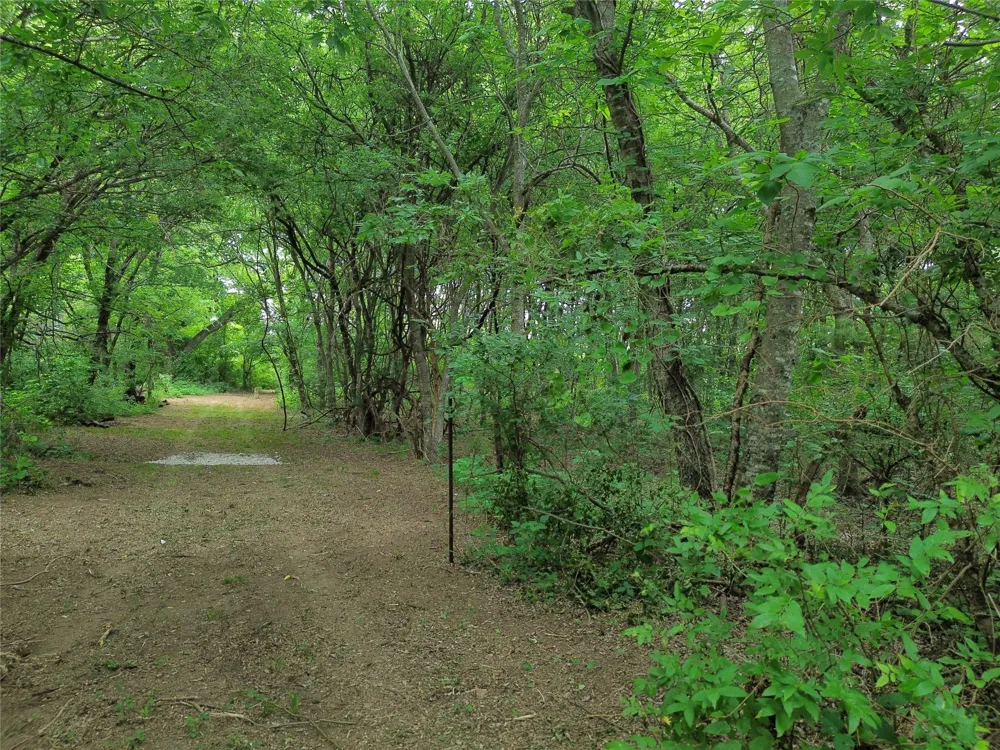 PRIVATE ROAD Milford, TX 76670