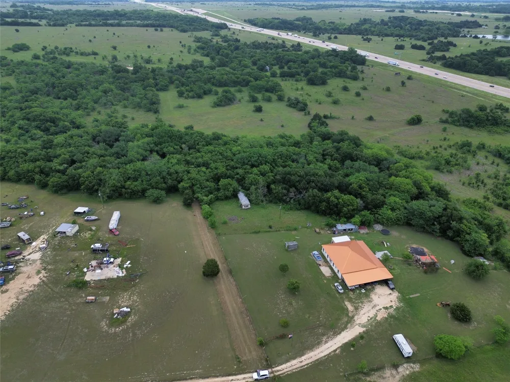 PRIVATE ROAD Milford, TX 76670