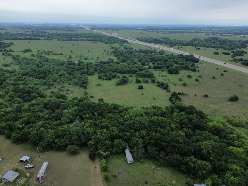 PRIVATE ROAD Milford, TX 76670