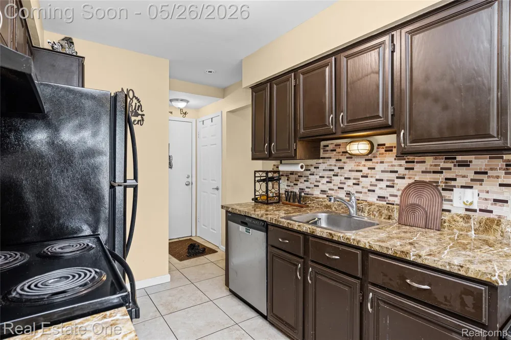 7736 Lake Ridge Drive Waterford Charter Township, MI 48327