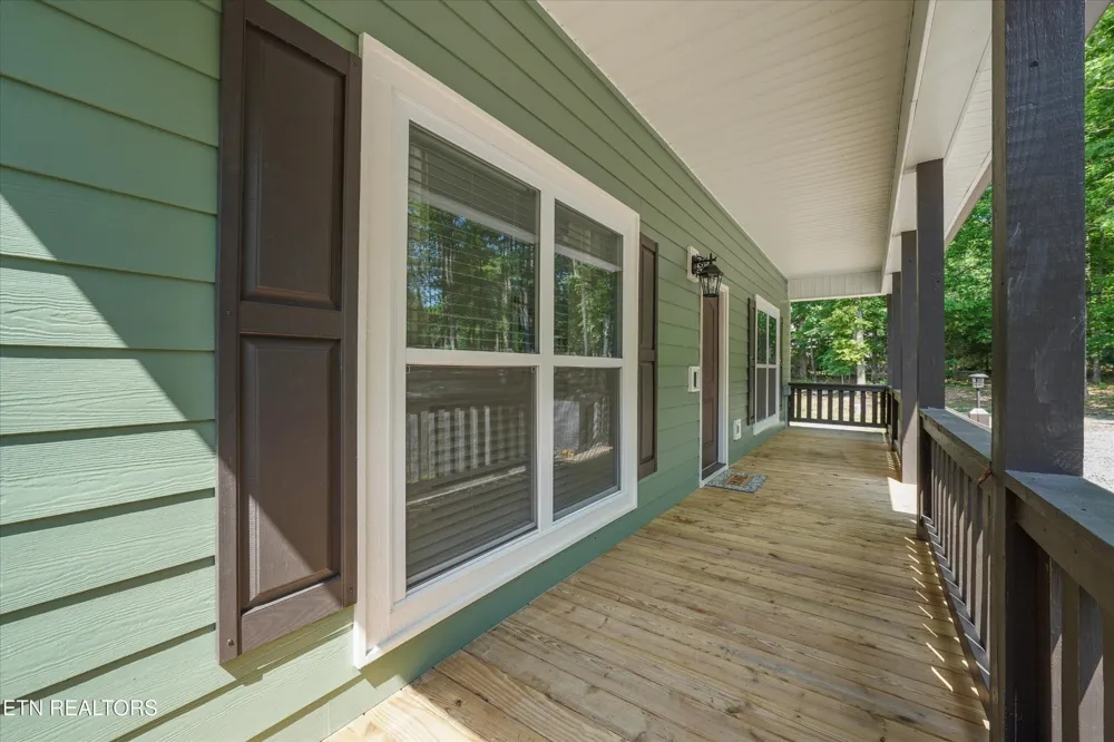 1925 Harbor Lane Dandridge, TN 37725