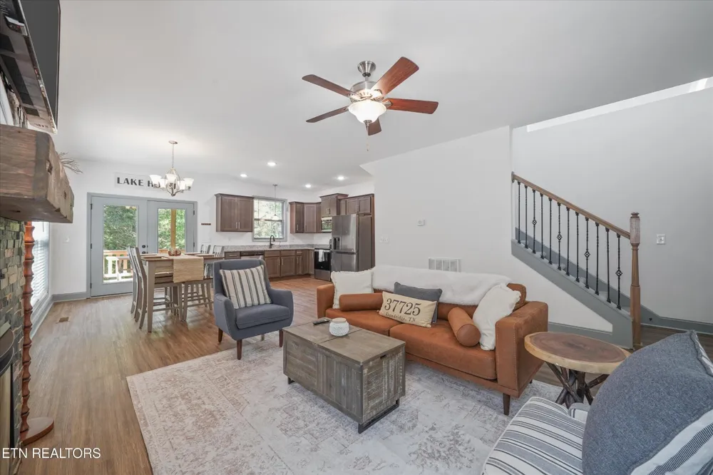1925 Harbor Lane Dandridge, TN 37725