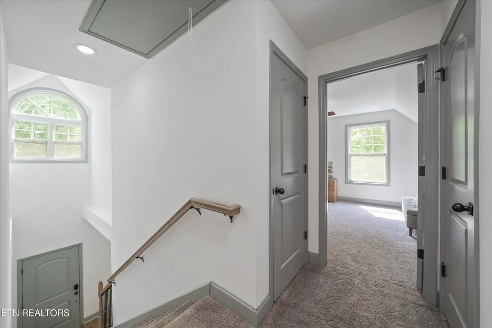 1925 Harbor Lane Dandridge, TN 37725