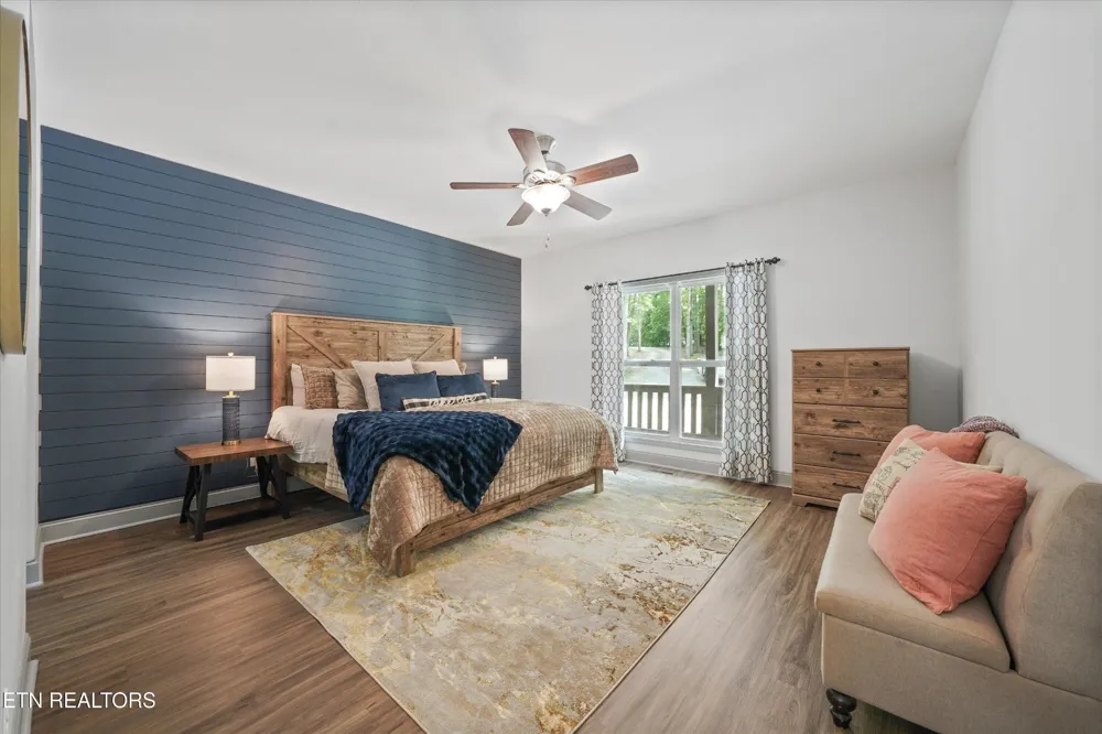1925 Harbor Lane Dandridge, TN 37725