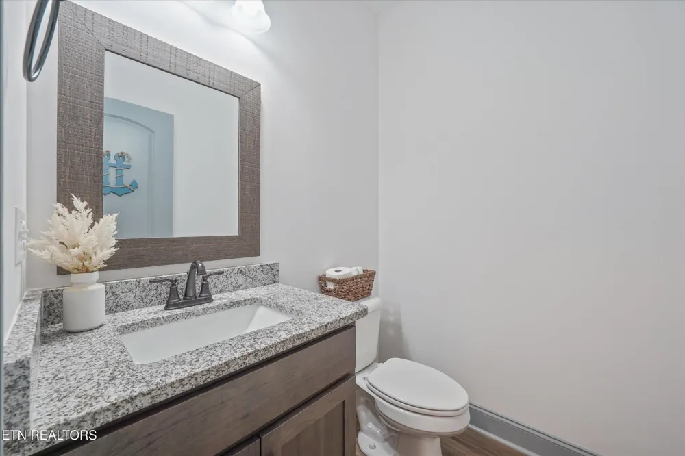 1925 Harbor Lane Dandridge, TN 37725