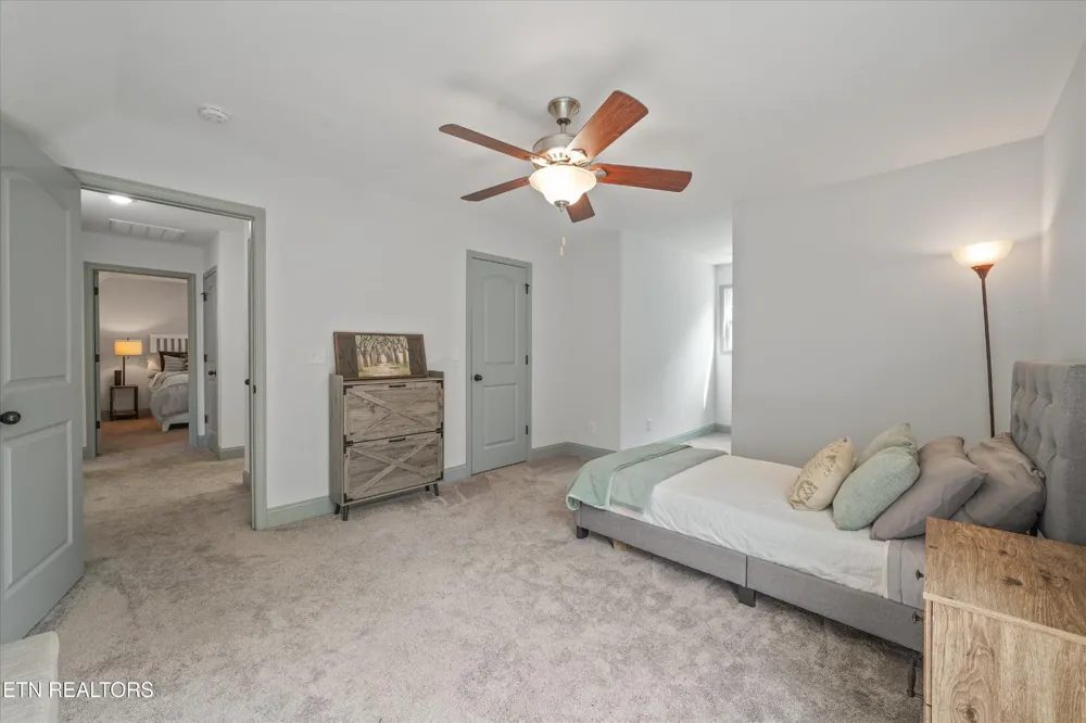 1925 Harbor Lane Dandridge, TN 37725