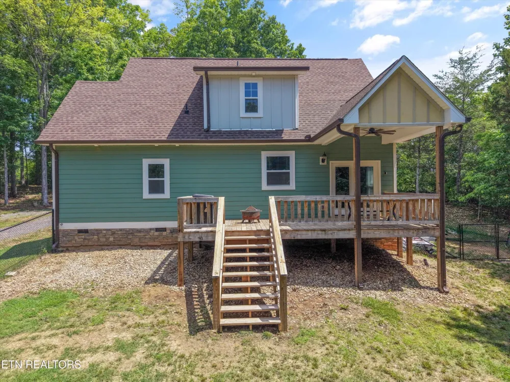 1925 Harbor Lane Dandridge, TN 37725