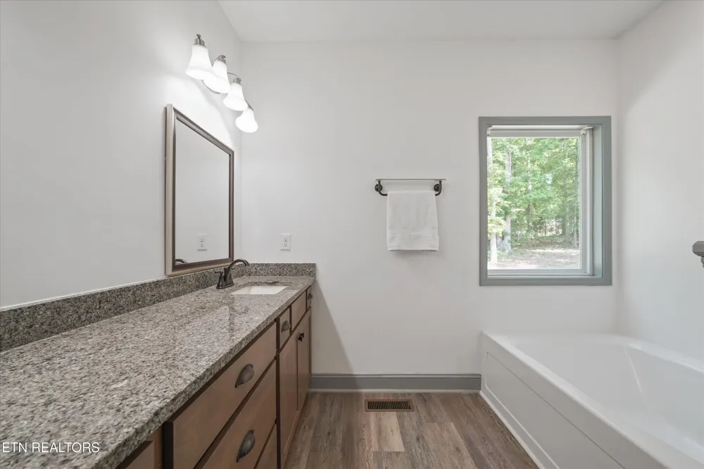 1925 Harbor Lane Dandridge, TN 37725