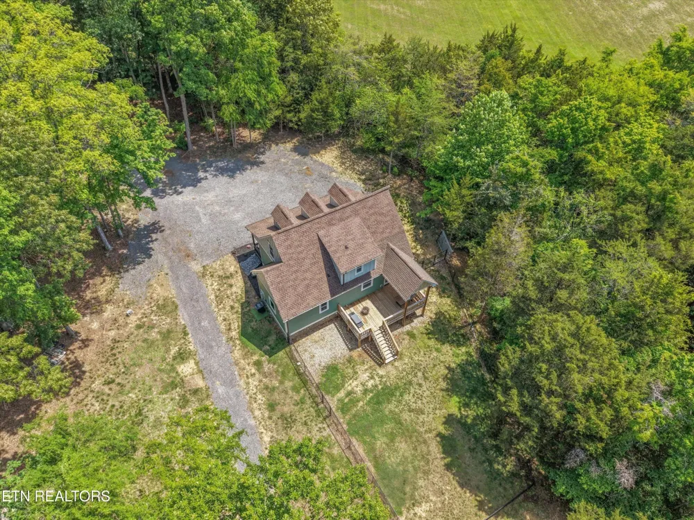 1925 Harbor Lane Dandridge, TN 37725