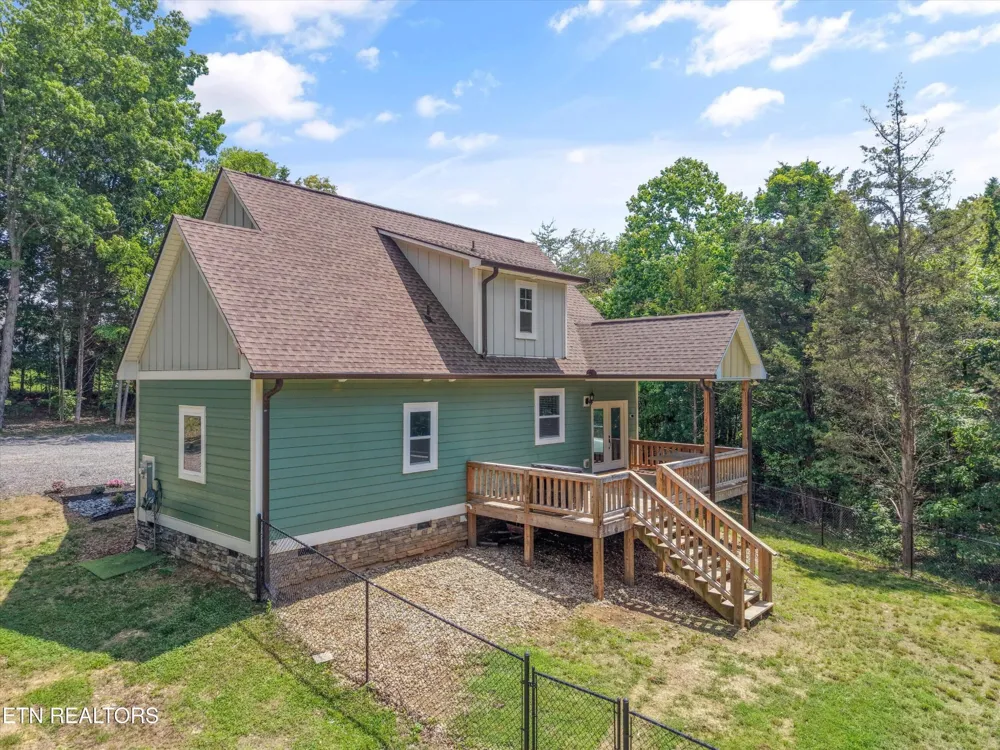 1925 Harbor Lane Dandridge, TN 37725