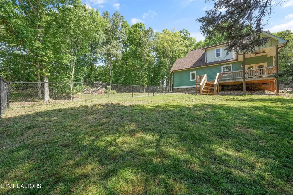 1925 Harbor Lane Dandridge, TN 37725