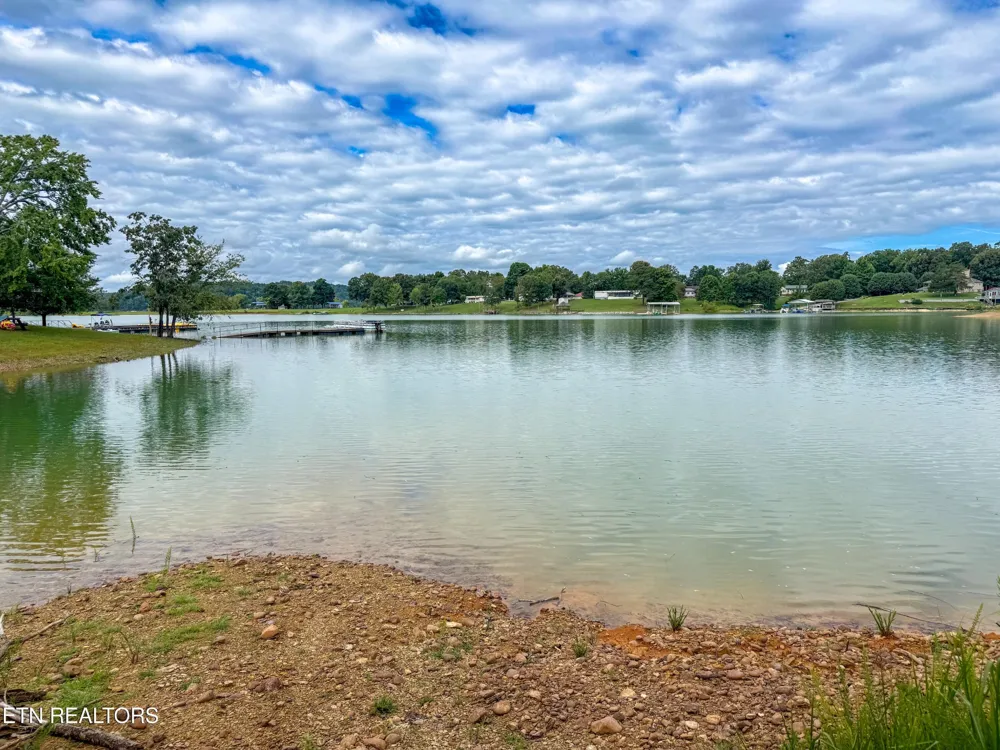 1925 Harbor Lane Dandridge, TN 37725