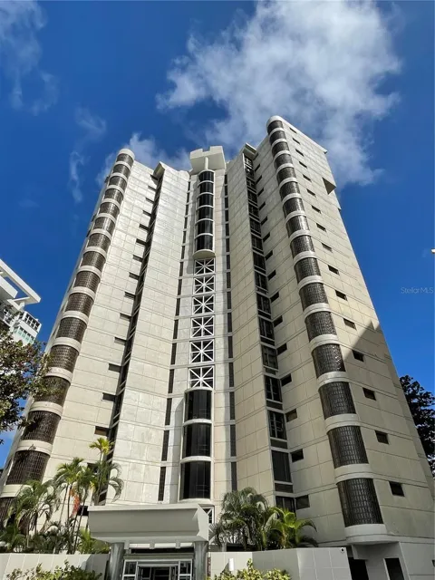 Plaza Atlantico AVE ISLA VERDE #1002