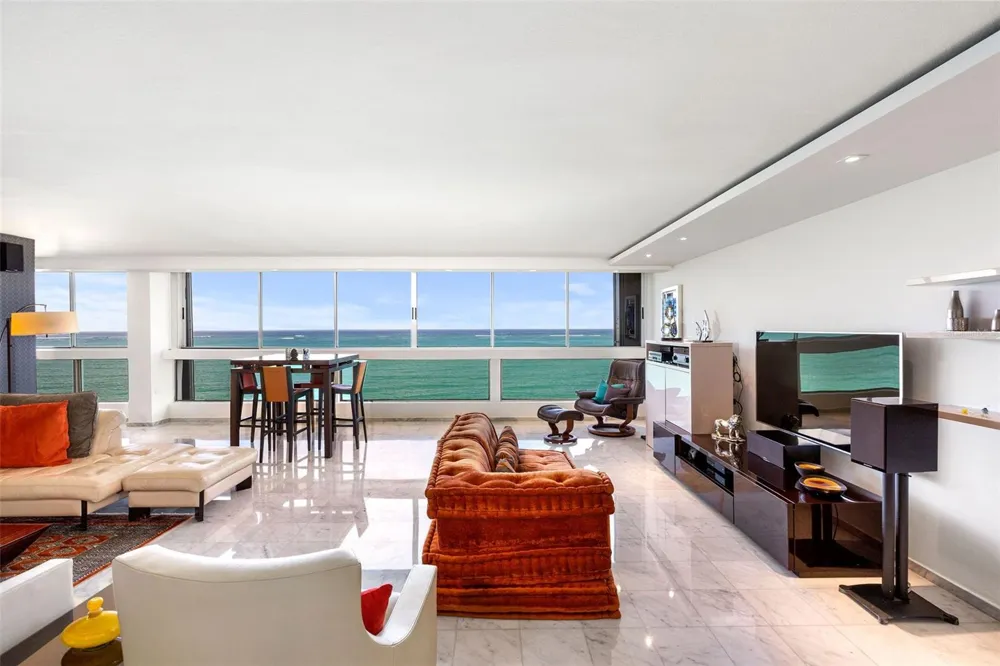 Plaza Atlantico AVE ISLA VERDE #1002 Carolina, PR 00979