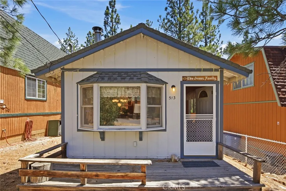 513 Cedar Ln Sugarloaf, CA 92386