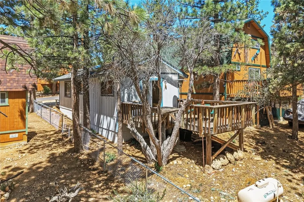513 Cedar Ln Sugarloaf, CA 92386
