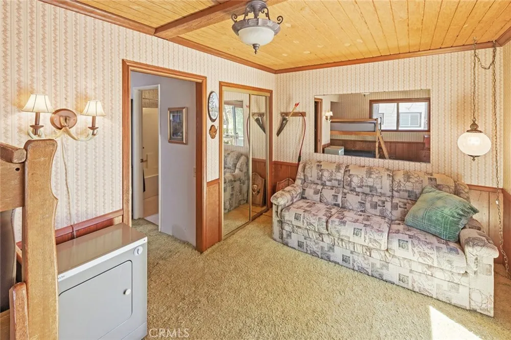 513 Cedar Ln Sugarloaf, CA 92386