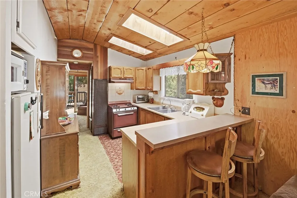 513 Cedar Ln Sugarloaf, CA 92386