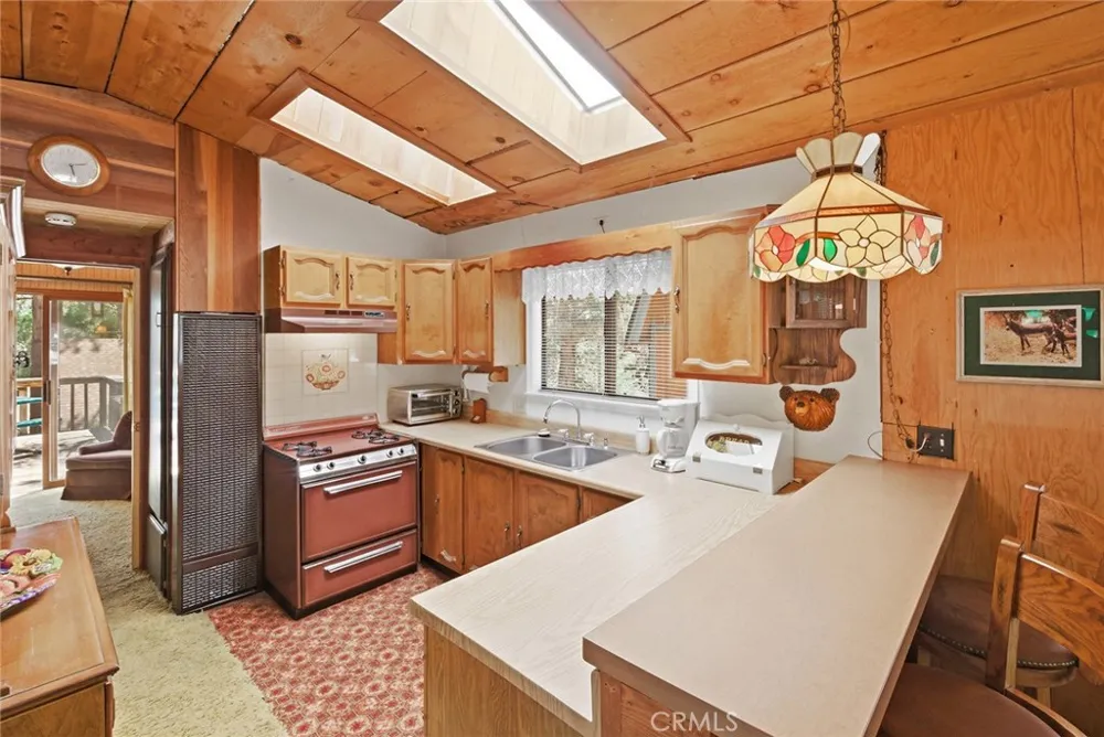 513 Cedar Ln Sugarloaf, CA 92386