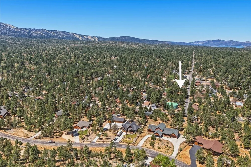 513 Cedar Ln Sugarloaf, CA 92386