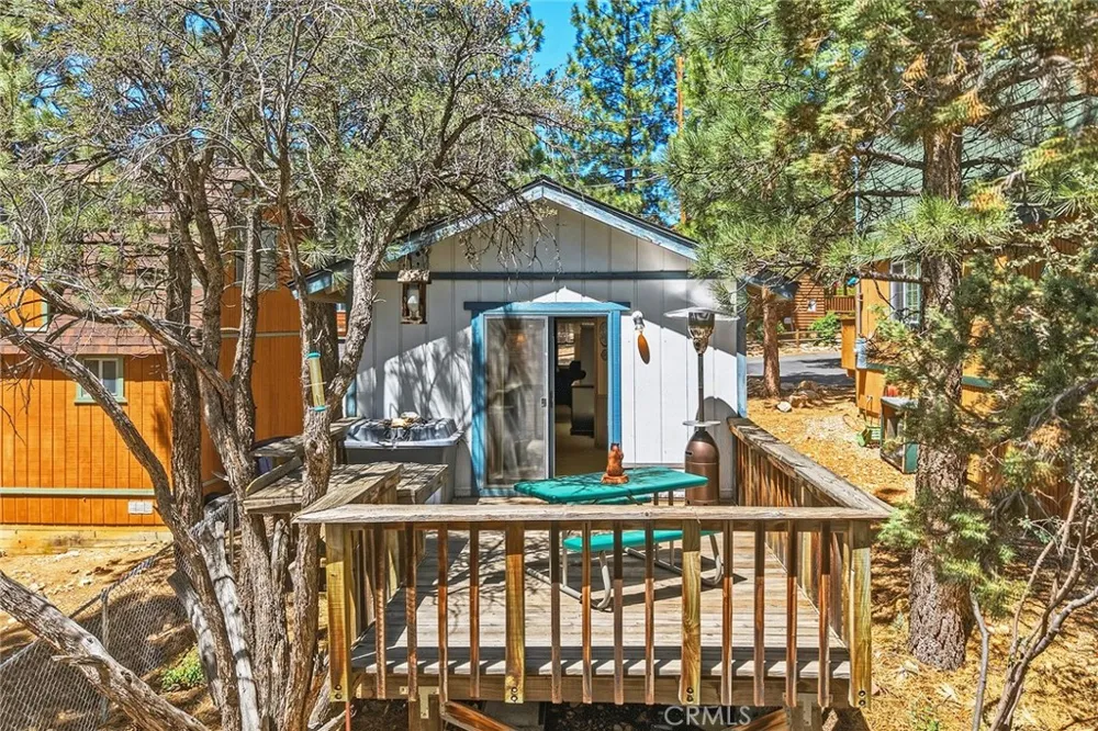 513 Cedar Ln Sugarloaf, CA 92386