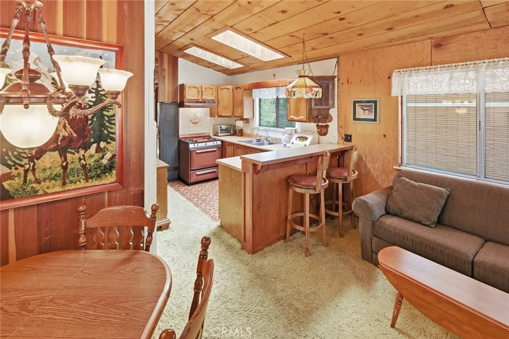 513 Cedar Ln Sugarloaf, CA 92386