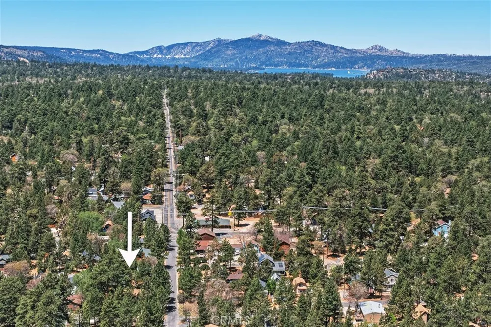 513 Cedar Ln Sugarloaf, CA 92386