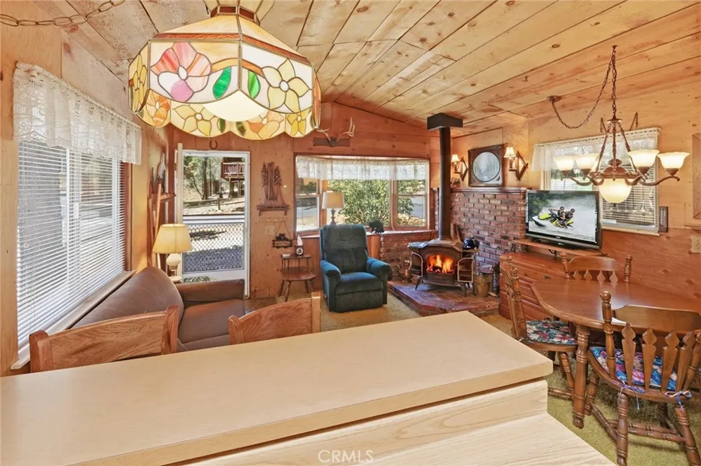 513 Cedar Ln Sugarloaf, CA 92386